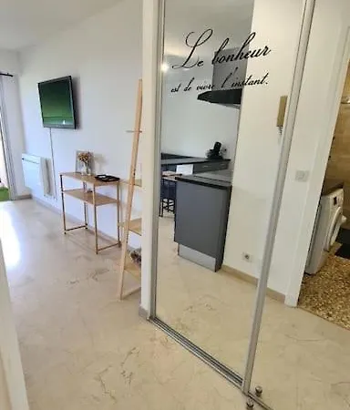 Studio Avec Grande Terrasse Antibes