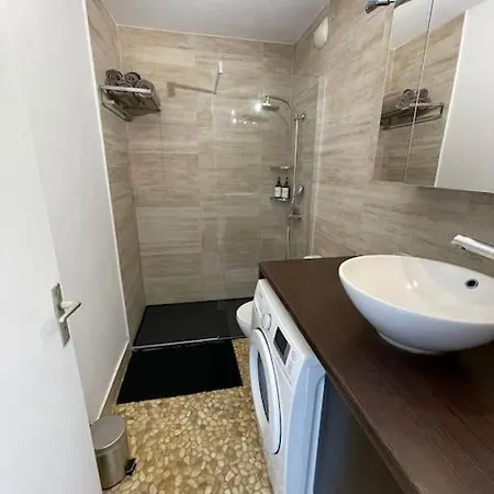 Studio Avec Grande Terrasse Apartment Antibes