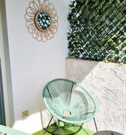Studio Avec Grande Terrasse